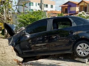 Delegada bate o carro