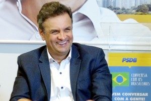 Aécio-Sorrindo-economia