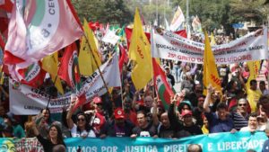 SP - PROTESTO-TODOS-DE-PRETO-NO-7-DE-SETEMBRO - GERAL - Protesto  Todos de preto no 7 de Setembro  realizado em resposta ao presidente Jair Bolsonaro, em São Paulo (SP), neste sábado (07). Bolsonaro pediu para que a população vestisse verde e amarelo no feriado deste sábado, para mostrar ao mundo que a Amazônia é nossa. Concentração na Avenida Paulista 07/09/2019 - Foto: RENATO S. CERQUEIRA/FUTURA PRESS/FUTURA PRESS/ESTADÃO CONTEÚDO
